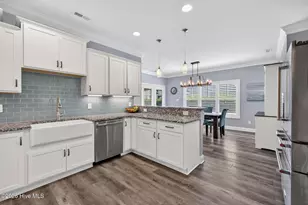 1047 Grandview Dr, Hampstead, NC 28443 - Photo 9