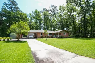 705 N Edgewood Cir, Whiteville, NC 28472 - Photo 3