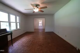 705 N Edgewood Cir, Whiteville, NC 28472 - Photo 19