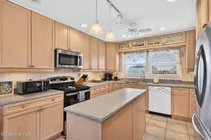124 Starfish Dr, Holden Beach, NC 28462 - Photo 9