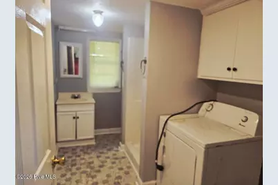 407 S Johnson Street, Mount Olive, NC 28365 - Photo 9