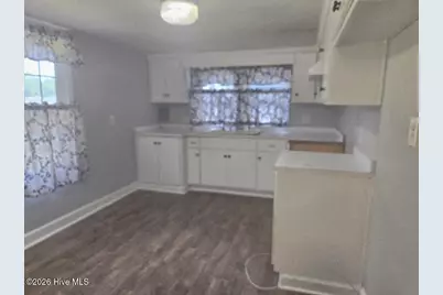 407 S Johnson Street, Mount Olive, NC 28365 - Photo 7