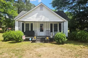 407 S Johnson St, Mount Olive, NC 28365 - Photo 1