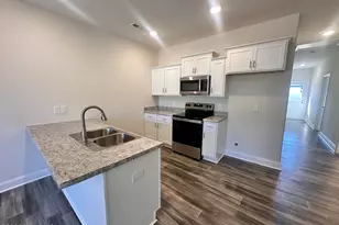704 A Bynum Ave, Maysville, NC 28555 - Photo 3