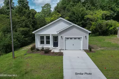 704 Bynum Avenue, Maysville, NC 28555 - Photo 1