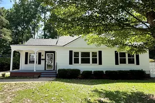 407 Vann Dr, Clinton, NC 28328 - Photo 1