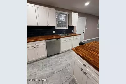 211 E Williamson Street, Mount Olive, NC 28365 - Photo 7