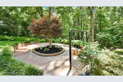 141 E Longmeadow Road, Greenville, NC 27858 - Photo 9