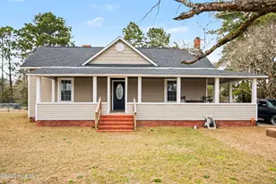 423 E Edinborough Ave, Raeford, NC 28376 - Photo 1