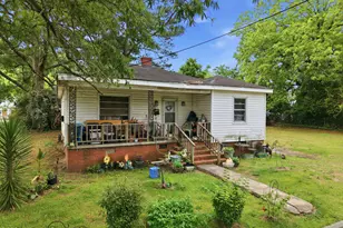 621 Harvey St, Kinston, NC 28501 - Photo 1