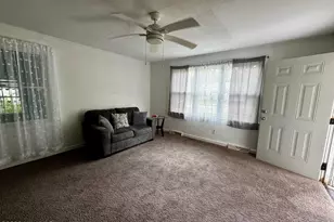 605 Dixon St, Kinston, NC 28501 - Photo 3