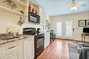 102 S 2nd St, Wilmington, NC 28401 - Photo 17