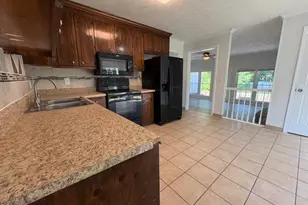928 E Winds Ln, Fayetteville, NC 28311 - Photo 9