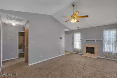 1081 W Pueblo Drive, Jacksonville, NC 28546 - Photo 5