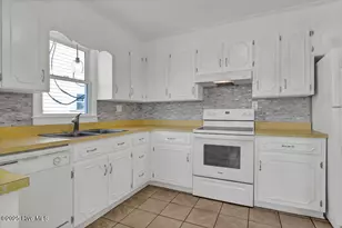 1207 N Topsail Dr, Surf City, NC 28445 - Photo 31