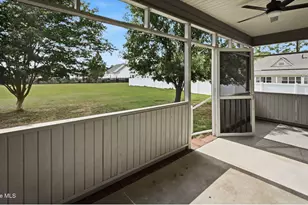 618 Broadmoor Ct, Grimesland, NC 27837 - Photo 9