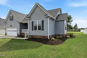618 Broadmoor Ct, Grimesland, NC 27837 - Photo 3