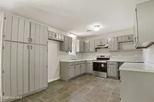 1017 Jennifer Dr, Jacksonville, NC 28546 - Photo 9