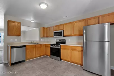 802 Springwood Drive, Jacksonville, NC 28546 - Photo 5