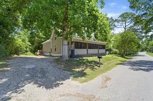 105 E Trent St, Trenton, NC 28585 - Photo 3