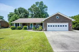 217 Pinewood Dr, New Bern, NC 28562 - Photo 1