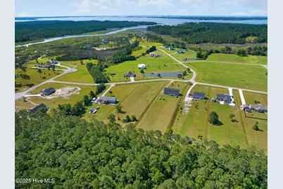 303 Mayflower Drive, Newport, NC 28570 - Photo 3