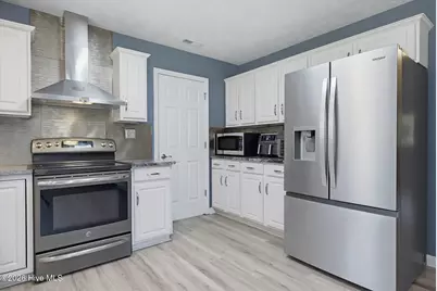 303 E Regent Court, Jacksonville, NC 28546 - Photo 3