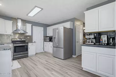 303 E Regent Court, Jacksonville, NC 28546 - Photo 7