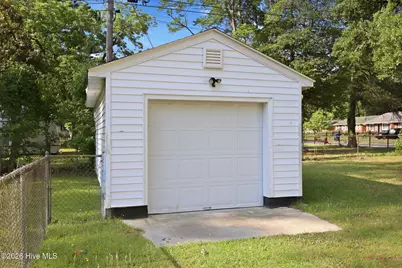 200 S Sylvan Drive, Greenville, NC 27834 - Photo 7