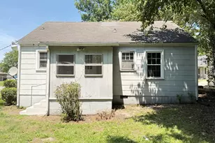 308 E Main St, Mount Olive, NC 28365 - Photo 11