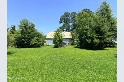 221 E Elm Street, Bladenboro, NC 28320 - Photo 3