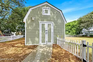 205 Mercer St, Oak Island, NC 28465 - Photo 19