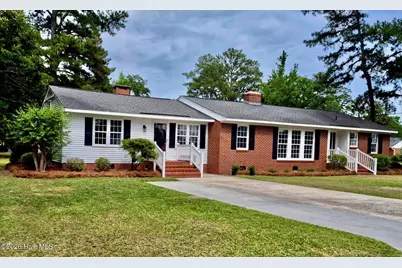 300 N Graham Street, Wallace, NC 28466 - Photo 1