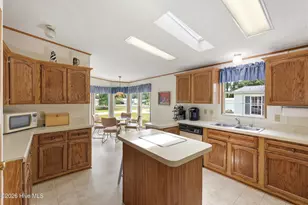 605 Outrigger Ct, Hampstead, NC 28443 - Photo 11