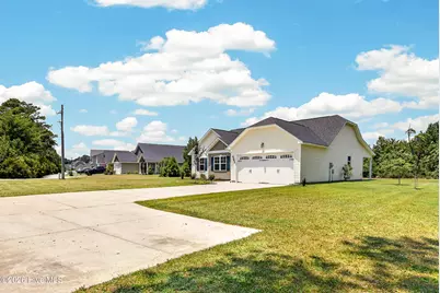 4045 Hunters Trail, Jacksonville, NC 28546 - Photo 3