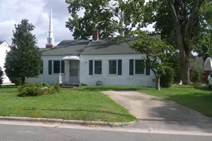 1009 E 6th St, Lumberton, NC 28358 - Photo 1