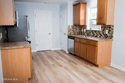 100 Lakeside Green Drive, New Bern, NC 28560 - Photo 5