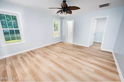 100 Lakeside Green Drive, New Bern, NC 28560 - Photo 9
