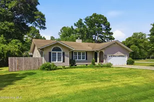 804 Plantation Dr, New Bern, NC 28562 - Photo 1