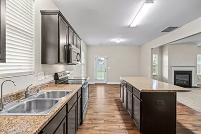 115 Mittams Point Drive, Jacksonville, NC 28546 - Photo 9