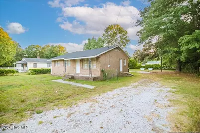 437 N Caledonia Road, Laurinburg, NC 28352 - Photo 1