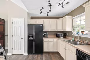 107 Chickadee St, Moyock, NC 27958 - Photo 17