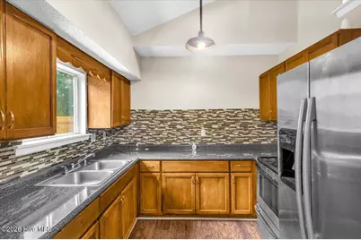 2039 Foxhorn Road, Jacksonville, NC 28546 - Photo 11