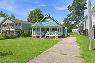 305 Vandemere St, Oriental, NC 28571 - Photo 1