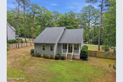 1810 E Indiana Avenue, Southern Pines, NC 28387 - Photo 9