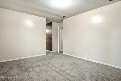 208 E Cameron Court, Jacksonville, NC 28546 - Photo 17