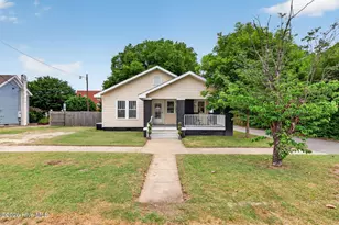 301 E Divine St, Dunn, NC 28334 - Photo 3