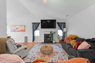 309 Parkton Dr, Richlands, NC 28574 - Photo 5