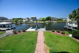 1041 1st St, Surf City, NC 28445 - Photo 3