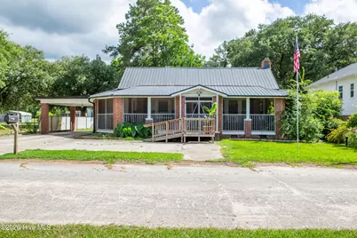 211 E Elm Street, Bladenboro, NC 28320 - Photo 1